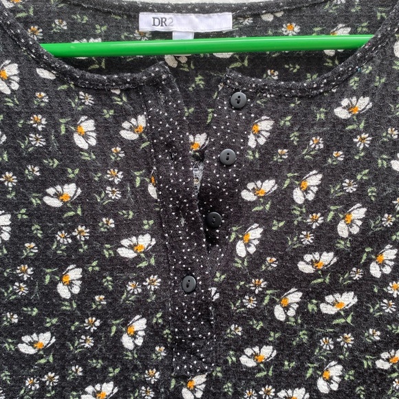 Black Floral Long Sleeve Soft Top Daisy - Picture 3 of 7